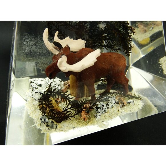 Vintage Canadian Lucite Prism Paperweight Diorama Moose Wildlife Scene - Picture 7 of 10